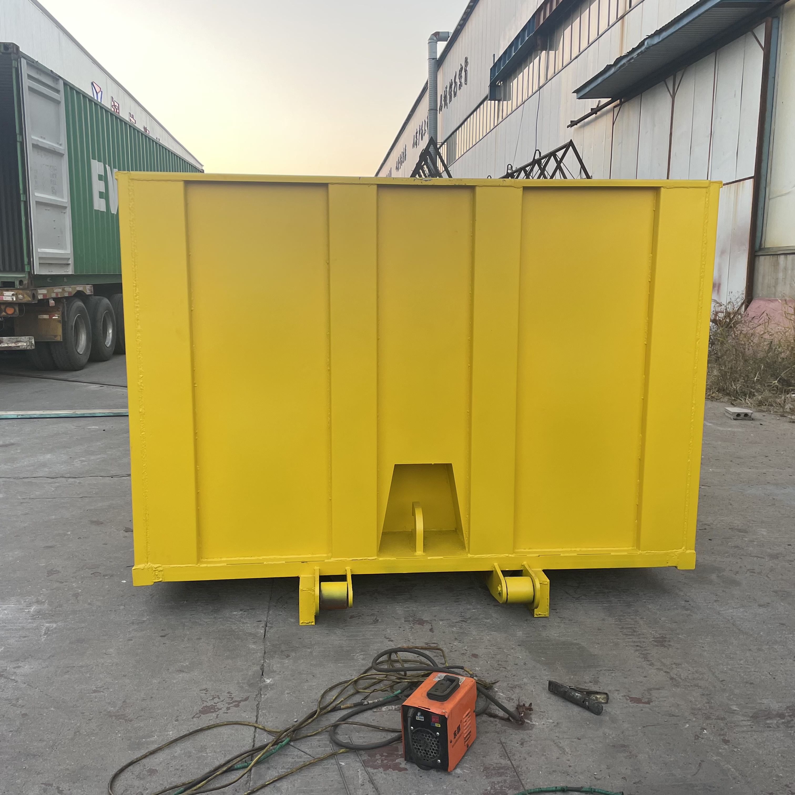 Hook lift Container